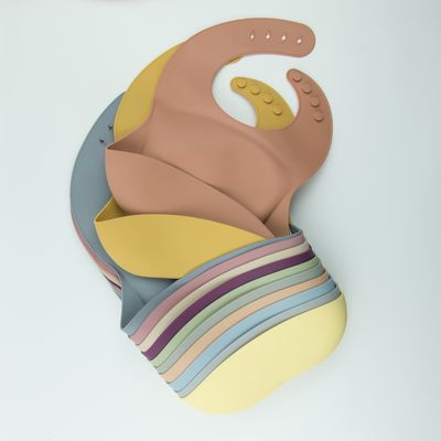 Bib силикона BPA свободный мягкий персонализированный, водоустойчивые Bibs уловителя еды силикона