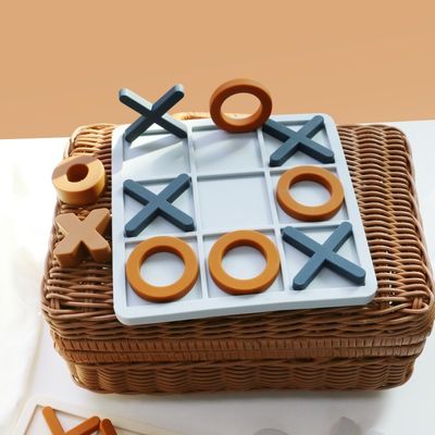 MOQ 50 комплектов Силиконовый XO Tic Tac Toe Puzzle Настраиваемый логотип Цвета BPA Бесплатное сертификат CE Силиконовые игрушки