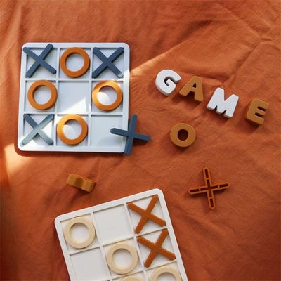 MOQ 50 комплектов Силиконовый XO Tic Tac Toe Puzzle Настраиваемый логотип Цвета BPA Бесплатное сертификат CE Силиконовые игрушки